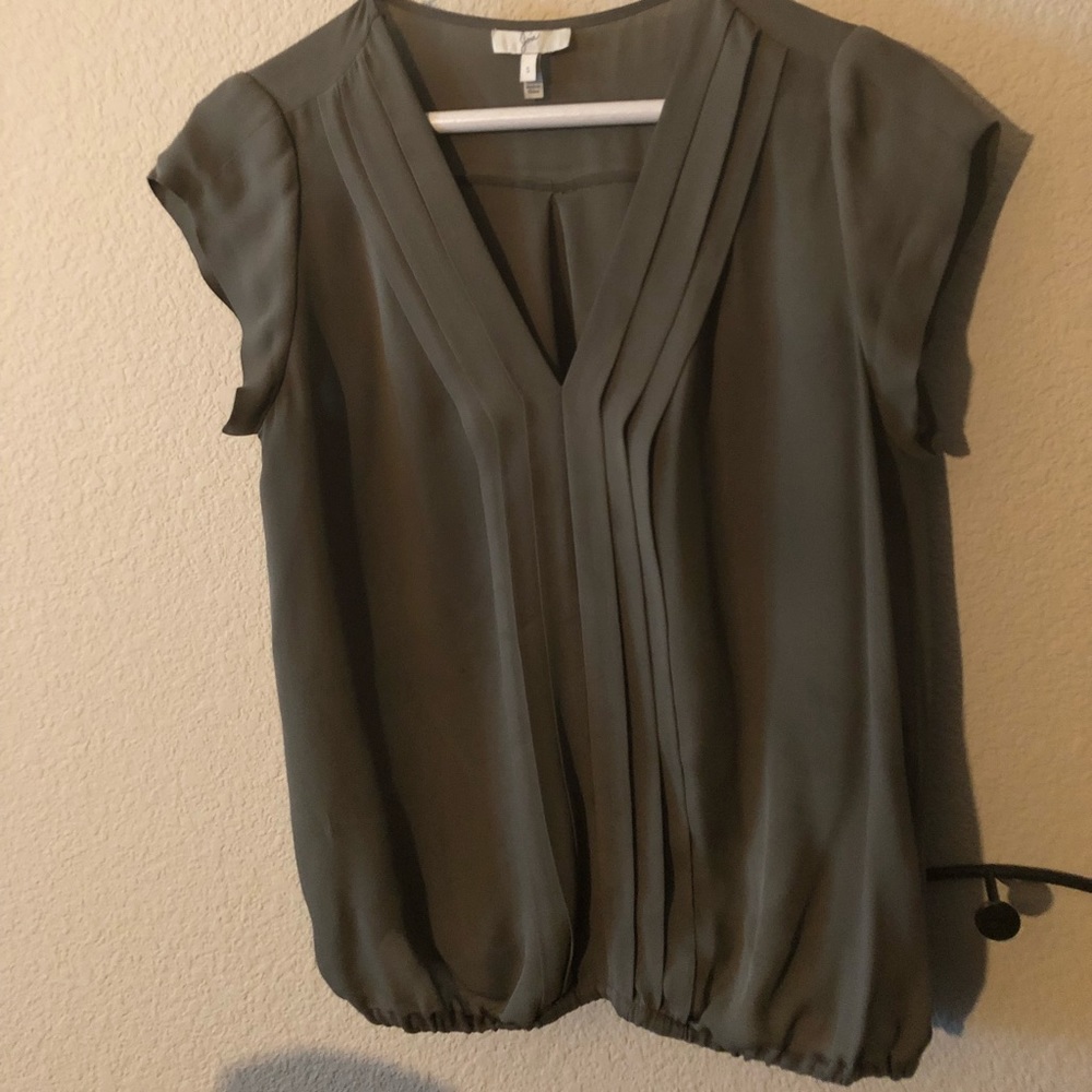 Beautiful Joie Silk Blouse in light olive green